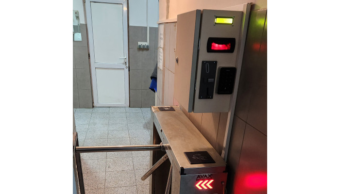 Turnichet cu plata cu cardul bancar (contactless): cum functioneaza si ce trebuie stiut